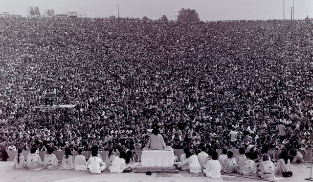 Swami Satchidananda addressing the crowd at the Woodstock festival, 1969